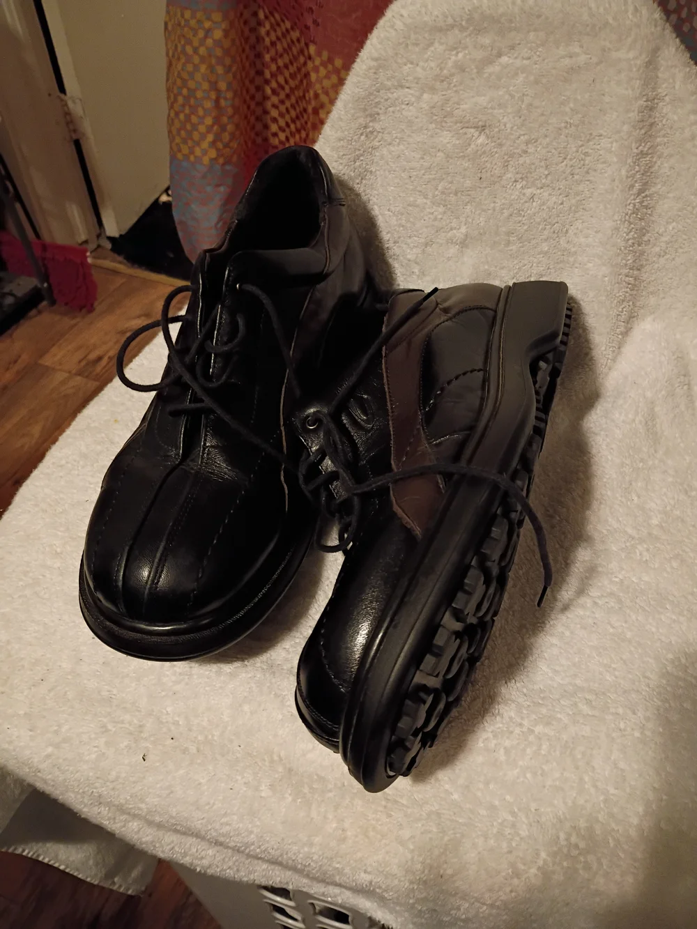 Comfortiva Men's Black and Brown Leather Lace-Up Oxfords